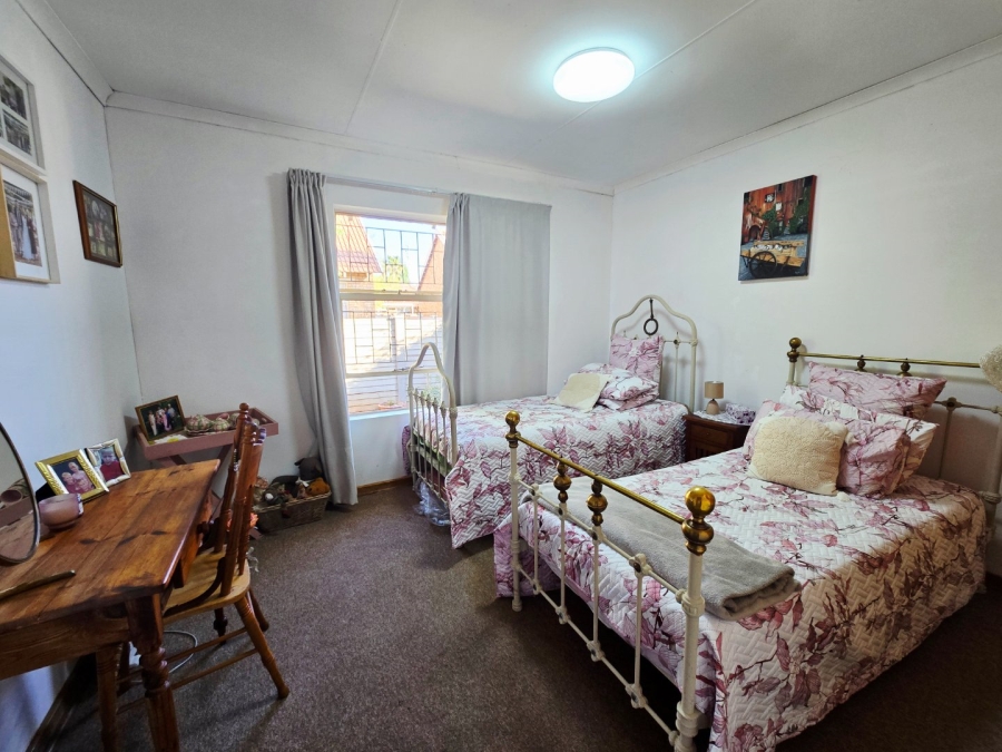 2 Bedroom Property for Sale in Langenhovenpark Free State